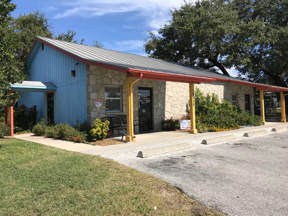 Store front view of Potranco Veterinary Clinic - Veterinarian San Antonio